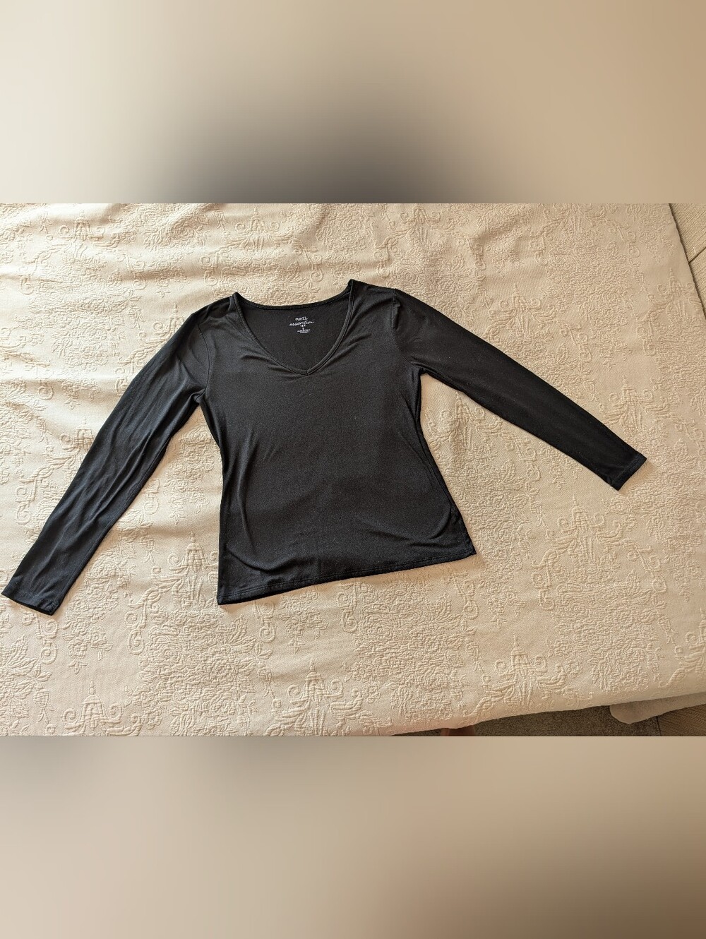 Rue21 Black V-Neck Long Sleeve Tee